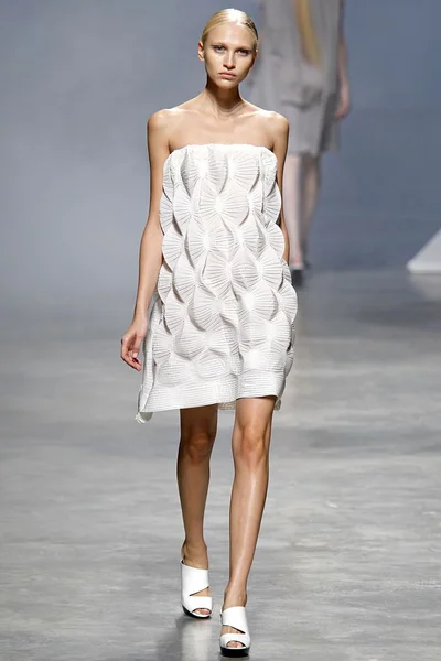 Look 3